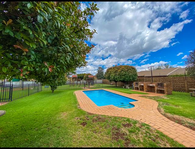 3 BEDROOM TOWNHOUSE FOR SALE IN BERGBRON